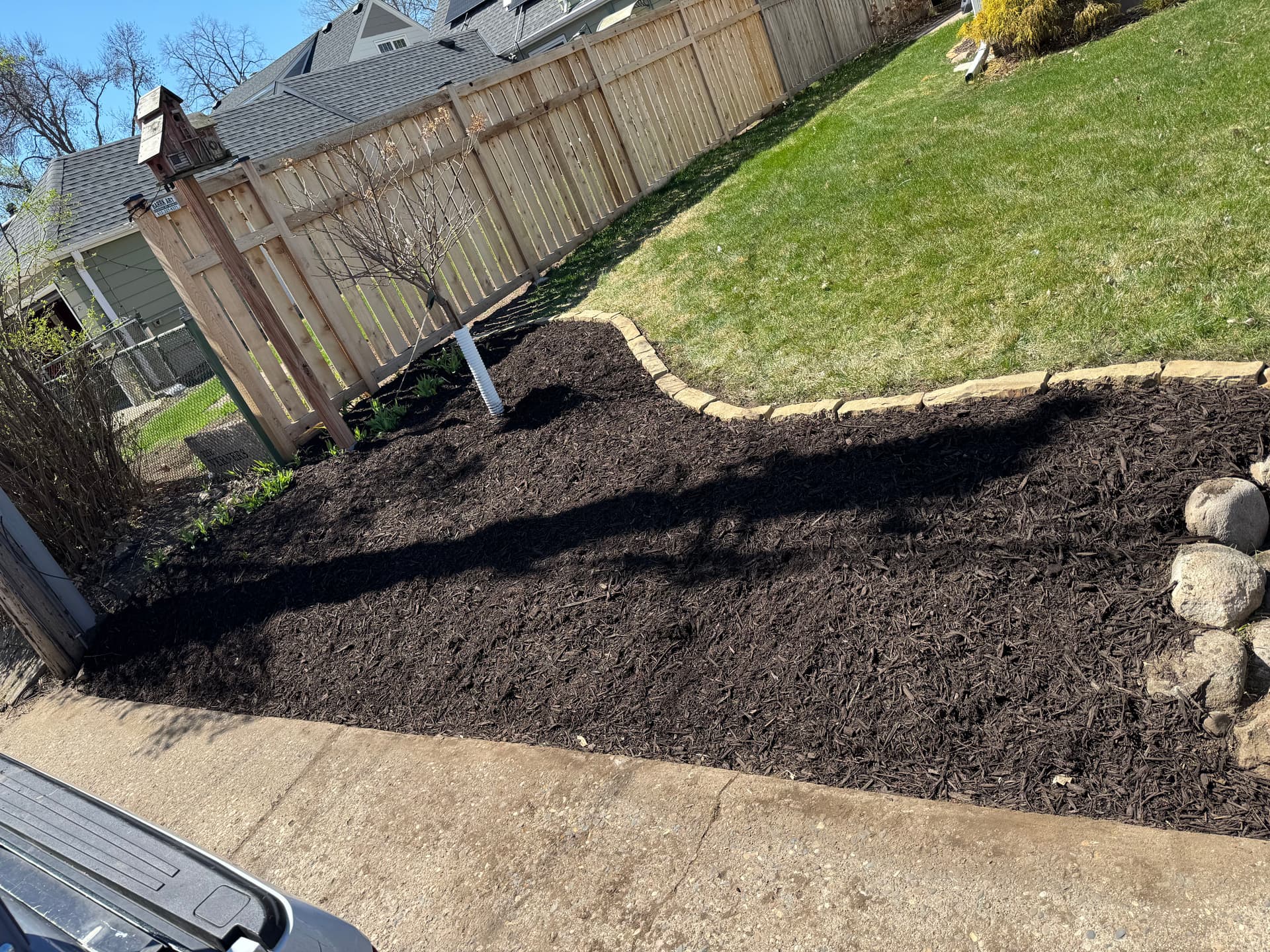 Sharp Bed Edging and Coco Brown Mulch Installation image
